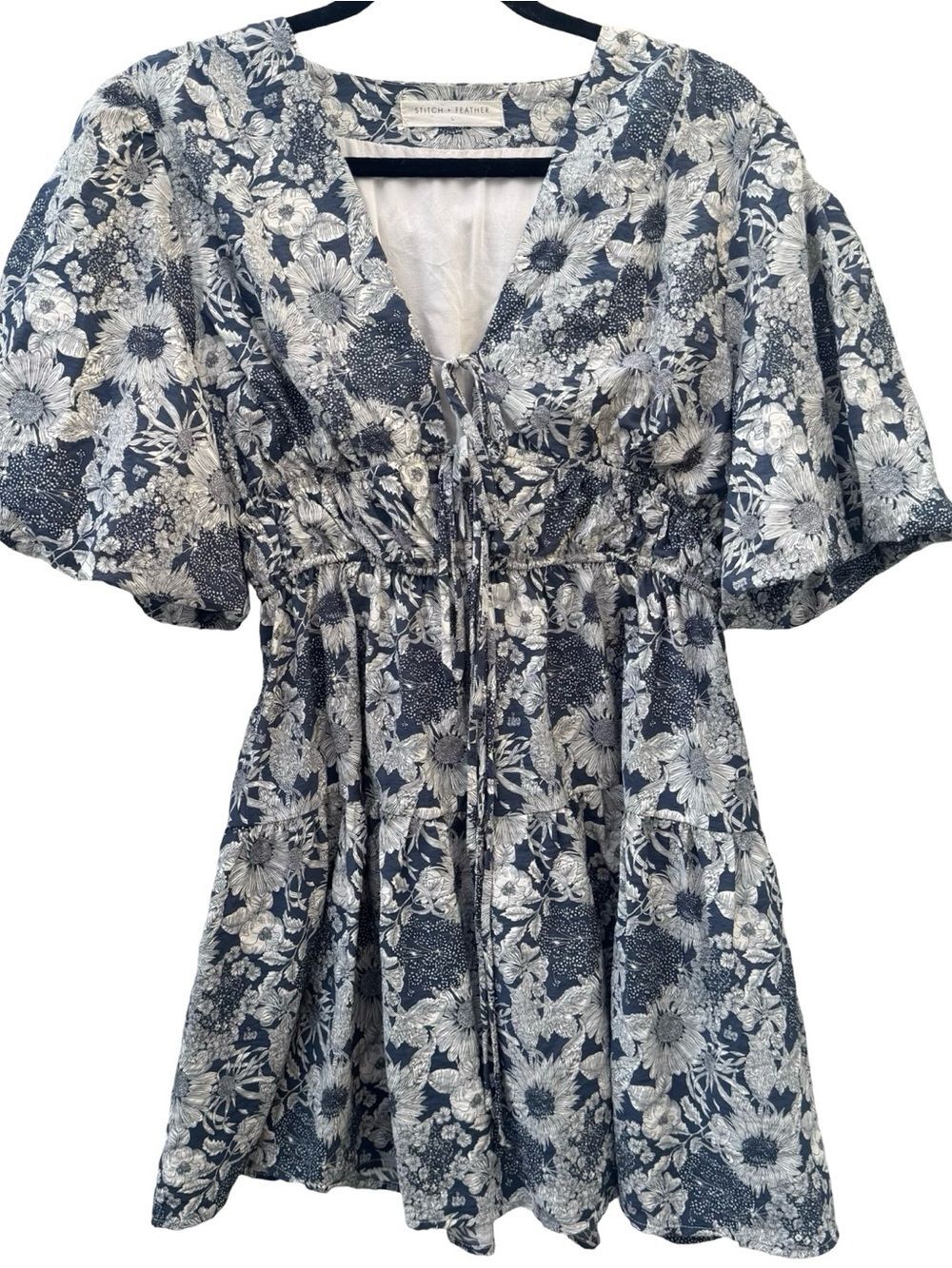 Stitch & Feather Sundress Sz Large Mini keyhole bows Blue White